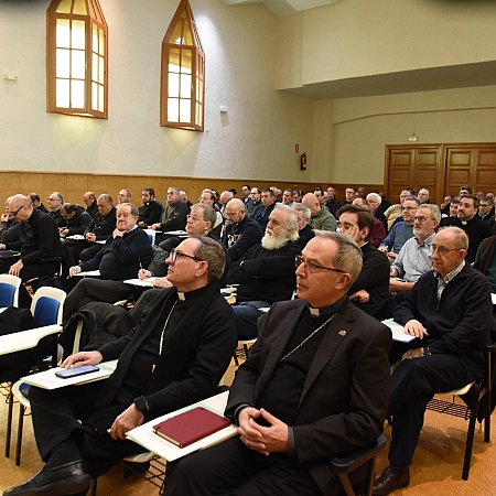 El obispo, los vicarios y  los arcipretes participan en el Encuentro regional en Ávila