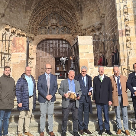 La Hiniesta celebra la restauración de su iglesia parroquial